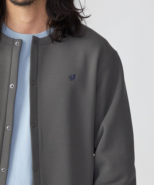 SHIPS(シップス)の「*SHIPS: ワンポイント ロゴ 梨地 ボンディング フリース クルーネック スナップ カーディガン(カーディガン/ボレロ・メンズ・ブラック/グレー/ベージュ・SMALL/MEDIUM/LARGE/X-LARGE)」の3枚目の写真