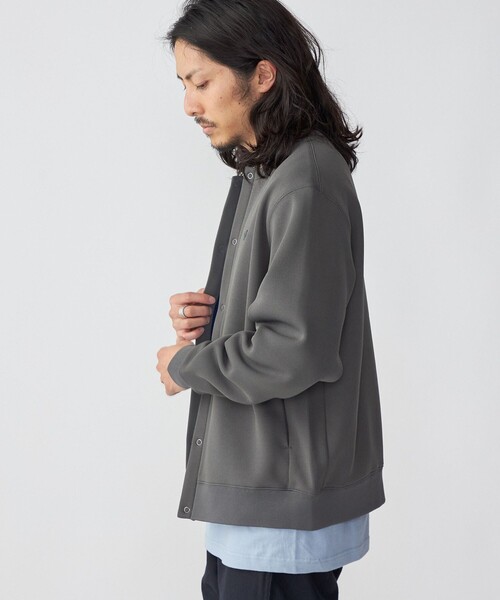 SHIPS(シップス)の「*SHIPS: ワンポイント ロゴ 梨地 ボンディング フリース クルーネック スナップ カーディガン(カーディガン/ボレロ・メンズ・ブラック/グレー/ベージュ・SMALL/MEDIUM/LARGE/X-LARGE)」の12枚目の写真