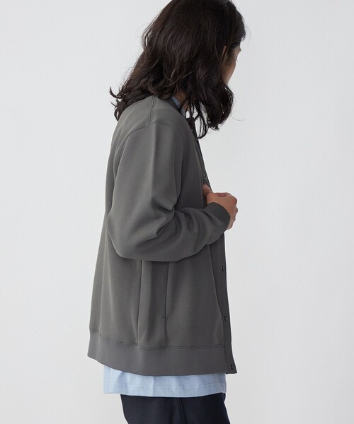 SHIPS(シップス)の「*SHIPS: ワンポイント ロゴ 梨地 ボンディング フリース クルーネック スナップ カーディガン(カーディガン/ボレロ・メンズ・ブラック/グレー/ベージュ・SMALL/MEDIUM/LARGE/X-LARGE)」の14枚目の写真