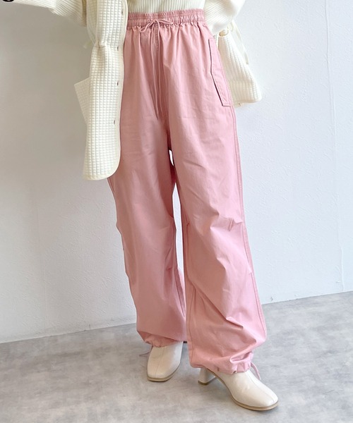 w closet（ダブルクローゼット）の「イージーパラシュートパンツ（その他パンツ・レディース・ホワイト/ピンク/カーキ/ブラウン/ブラック/ライトカーキ・FREE）」の6枚目の写真