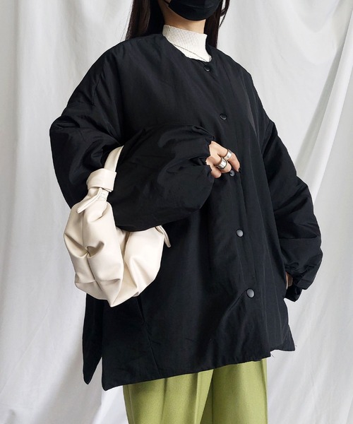 me+em select（ミームセレクト）の「ノーカラージップスリットマットナイロンダウンジャケット（ブルゾン・レディース・ブラック/カーキ/アイボリー・MEDIUM）」の17枚目の写真