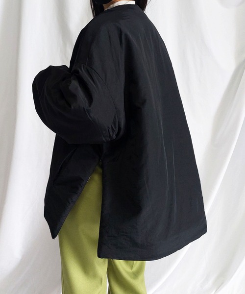 me+em select（ミームセレクト）の「ノーカラージップスリットマットナイロンダウンジャケット（ブルゾン・レディース・ブラック/カーキ/アイボリー・MEDIUM）」の19枚目の写真