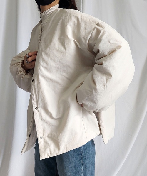 me+em select（ミームセレクト）の「ノーカラージップスリットマットナイロンダウンジャケット（ブルゾン・レディース・ブラック/カーキ/アイボリー・MEDIUM）」の7枚目の写真