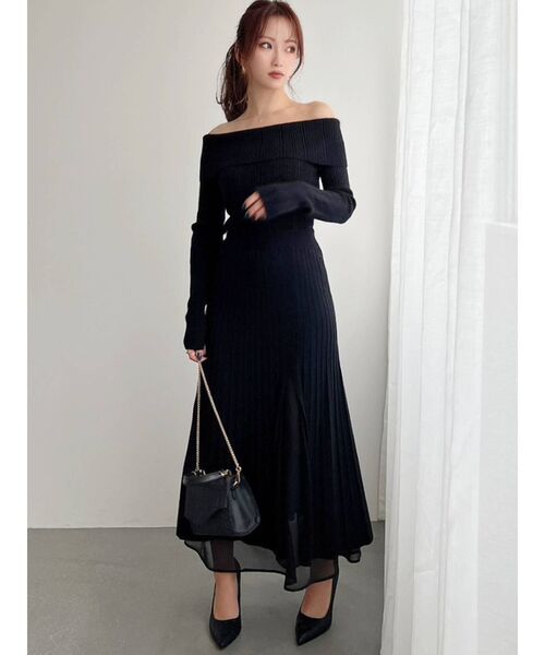 ❗️タイムセール中❗️リゼクシー　シャイニーフレアワンピース　オフショル　黒 RESEXXY（リゼクシー）の「オフショルプリーツ切替ニットワンピース