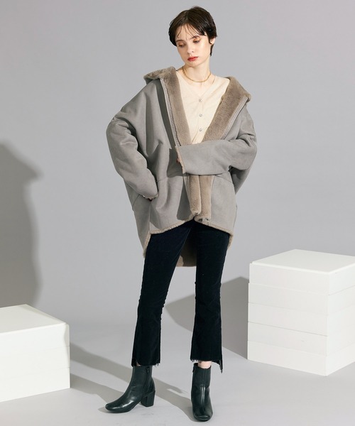 TITE IN THE STORE（ティテ　インザ　ストア）の「リバーシブルフェイクムートンコート（ムートンコート・レディース・キャメル/グレー・38）」の9枚目の写真