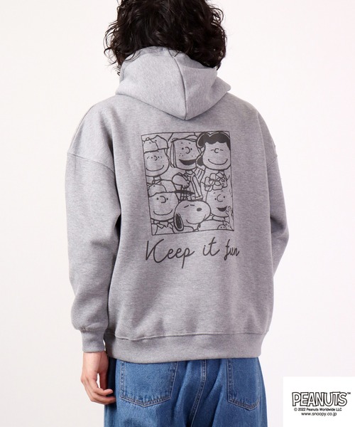 PEANUTS(ピーナッツ)の「PEANUTS スヌーピー 裏起毛スウェット パーカー(パーカー・レディース・杢グレー/モカ/カーキ/ブルーグレー/グレー系その他/オートミール/ネイビー/オフホワイト/ピンクベージュ/ブルー/ブラック/レッド・L/M/LL)」の6枚目の写真