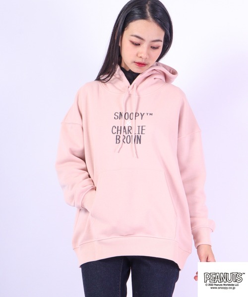 PEANUTS(ピーナッツ)の「PEANUTS スヌーピー 裏起毛スウェット パーカー(パーカー・レディース・杢グレー/モカ/カーキ/ブルーグレー/グレー系その他/オートミール/ネイビー/オフホワイト/ピンクベージュ/ブルー/ブラック/レッド・L/M/LL)」の1枚目の写真