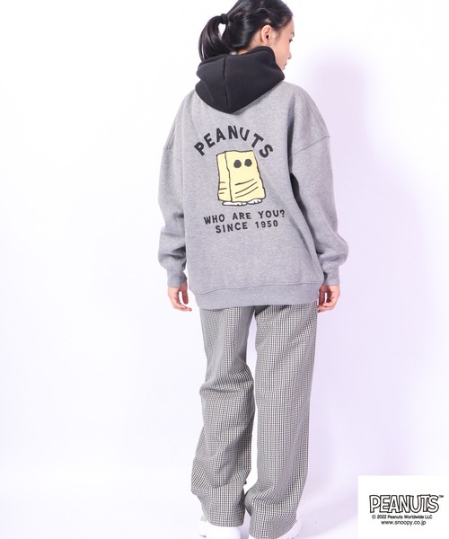 PEANUTS(ピーナッツ)の「PEANUTS スヌーピー 裏起毛スウェット パーカー(パーカー・レディース・杢グレー/モカ/カーキ/ブルーグレー/グレー系その他/オートミール/ネイビー/オフホワイト/ピンクベージュ/ブルー/ブラック/レッド・L/M/LL)」の17枚目の写真