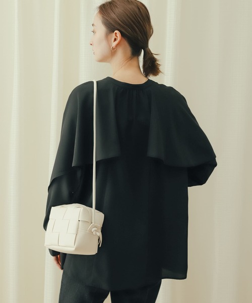 フリルケープブラウス