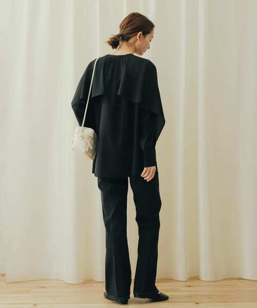 フリルケープブラウス