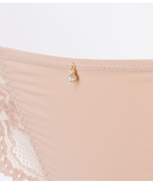 PEACH JOHN(ピーチジョン)の「ナイスバディTシャツショーツ(ショーツ・レディース・ブラック/ホワイト/ベージュ/グレイッシュベージュ/サックスブルー・LARGE/SMALL/MEDIUM)」の8枚目の写真