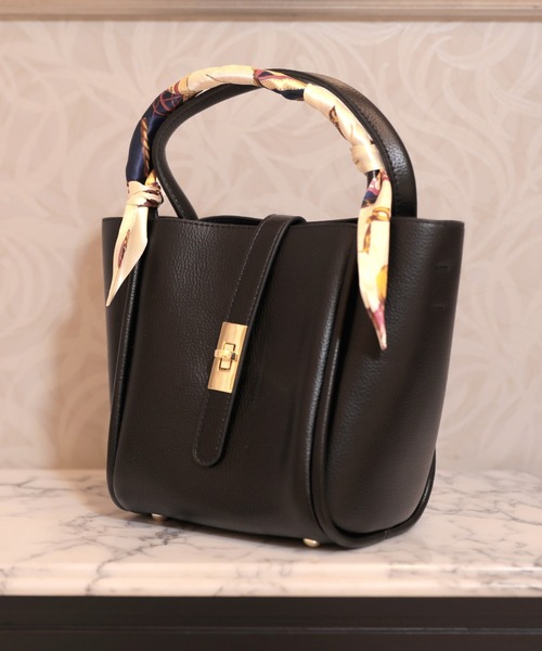 Julia Boutique（ジュリアブティック）の「スカーフ＆ポーチ付きハンドバッグ/23111（ハンドバッグ・レディース・ブラウン/グレー系/アイボリー/ブラック/ブラウン系・ONE）」の3枚目の写真