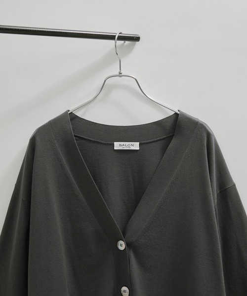 SALON adam et rope'(サロン アダム エ ロペ)の「【洗える】UVケアVネックカーディガン(カーディガン/ボレロ・レディース・ベージュ系その他/ピンク/ホワイト/チャコールグレー・FREE)」の6枚目の写真