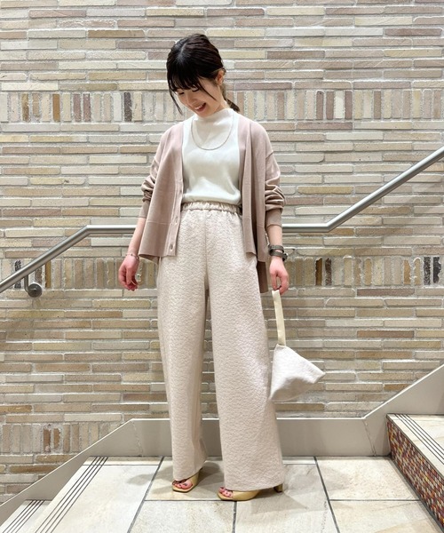 SALON adam et rope'(サロン アダム エ ロペ)の「【洗える】UVケアVネックカーディガン(カーディガン/ボレロ・レディース・ベージュ系その他/ピンク/ホワイト/チャコールグレー・FREE)」の20枚目の写真