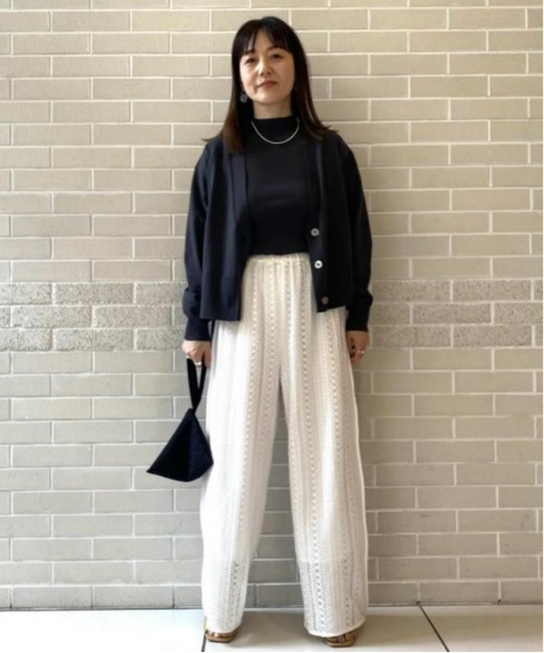 SALON adam et rope'(サロン アダム エ ロペ)の「【洗える】UVケアVネックカーディガン(カーディガン/ボレロ・レディース・ベージュ系その他/ピンク/ホワイト/チャコールグレー・FREE)」の21枚目の写真