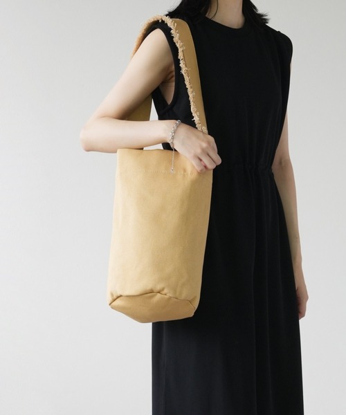 IAMUSE（アイアミューズ）の「ショルダーフリンジ　ワンショルダーキャンバスバッグ S0964【IAMUSE】（ショルダーバッグ・レディース・キャメル/ホワイト・FREE）」の9枚目の写真