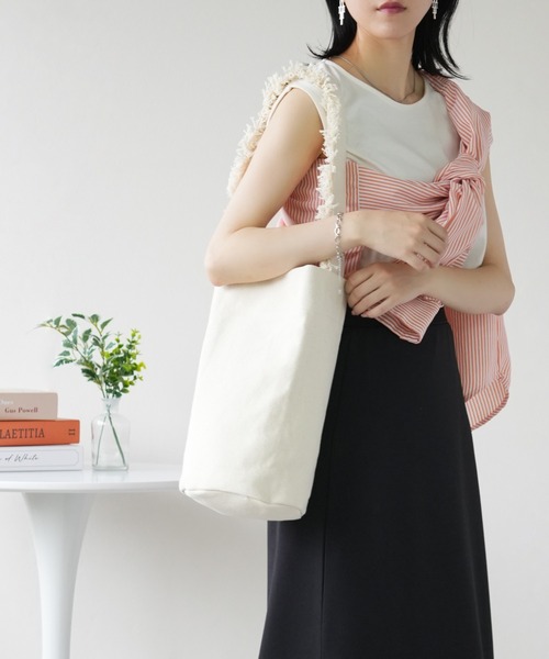 IAMUSE（アイアミューズ）の「ショルダーフリンジ　ワンショルダーキャンバスバッグ S0964【IAMUSE】（ショルダーバッグ・レディース・キャメル/ホワイト・FREE）」の6枚目の写真
