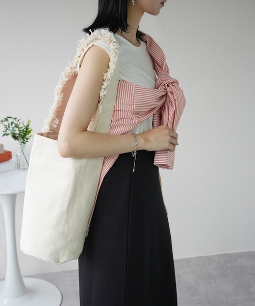 IAMUSE（アイアミューズ）の「ショルダーフリンジ　ワンショルダーキャンバスバッグ S0964【IAMUSE】（ショルダーバッグ・レディース・キャメル/ホワイト・FREE）」の3枚目の写真