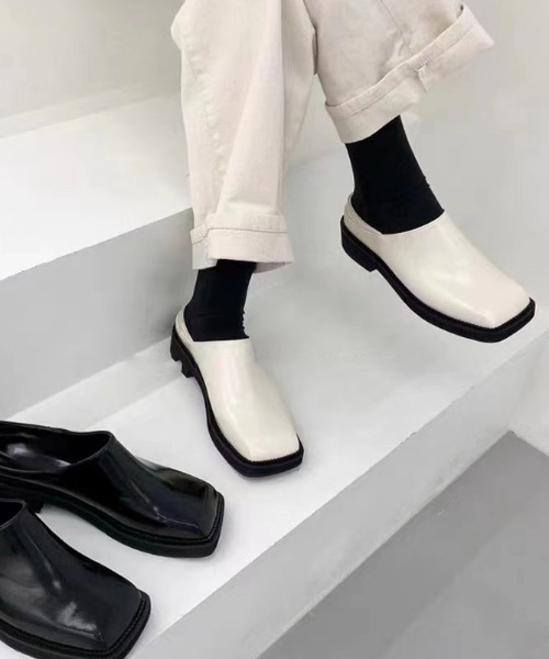 mebole(メボレ)の「スクエアトゥサボサンダル(サンダル・レディース・ブラック/アイボリー・SMALL/MEDIUM/LARGE)」の5枚目の写真