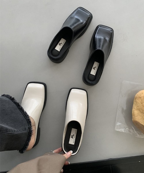 mebole(メボレ)の「スクエアトゥサボサンダル(サンダル・レディース・ブラック/アイボリー・SMALL/MEDIUM/LARGE)」の6枚目の写真