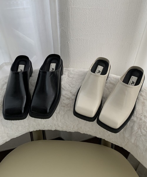 mebole(メボレ)の「スクエアトゥサボサンダル(サンダル・レディース・ブラック/アイボリー・SMALL/MEDIUM/LARGE)」の7枚目の写真