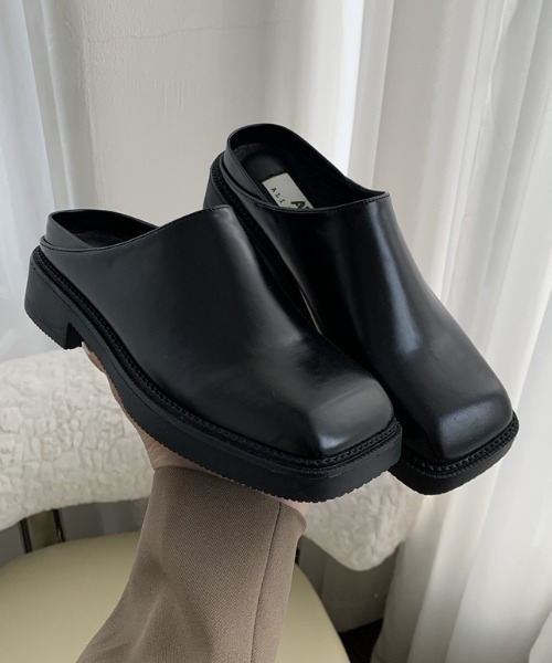 mebole(メボレ)の「スクエアトゥサボサンダル(サンダル・レディース・ブラック/アイボリー・SMALL/MEDIUM/LARGE)」の14枚目の写真