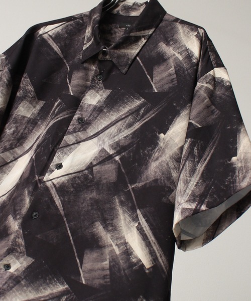 Art re A select（アトリエセレクト）の「Ealry Drape Georgette Whole Pattern Harfsleeve Oversized Shirt/エアリー ドレープ 総柄 ビッグシルエット レギュラーカラー半袖シャツ（シャツ/ブラウス・メンズ・カーキ/アイボリー/グレー系その他/ブラウン系その他/ブラック×レッド/ブラック系その他2/ブラウン系その他4/ブラウン系その他5/ブルー系その他2/ホワイト系その他5/ホワイト系その他2/ホワイト系その他4/ブラック系その他3/ブラック系その他5/ブラウン系その他2/ブラック系その他/ブルー系その他/ブラック系その他7/グレー系その他2/グレー系その他3/グレー系その他4/ブラックミックス/ネイビー/ベージュ系その他/ブラック×ホワイト/ホワイト系その他/ホワイト系その他3/ブラック系その他4/ブラック系その他6/ブラウン系その他3/ベージュ系その他2・M/L）」の13枚目の写真