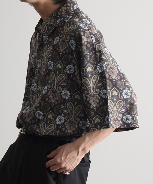 Art re A select（アトリエセレクト）の「Ealry Drape Georgette Whole Pattern Harfsleeve Oversized Shirt/エアリー ドレープ 総柄 ビッグシルエット レギュラーカラー半袖シャツ（シャツ/ブラウス・メンズ・カーキ/アイボリー/グレー系その他/ブラウン系その他/ブラック×レッド/ブラック系その他2/ブラウン系その他4/ブラウン系その他5/ブルー系その他2/ホワイト系その他5/ホワイト系その他2/ホワイト系その他4/ブラック系その他3/ブラック系その他5/ブラウン系その他2/ブラック系その他/ブルー系その他/ブラック系その他7/グレー系その他2/グレー系その他3/グレー系その他4/ブラックミックス/ネイビー/ベージュ系その他/ブラック×ホワイト/ホワイト系その他/ホワイト系その他3/ブラック系その他4/ブラック系その他6/ブラウン系その他3/ベージュ系その他2・M/L）」の8枚目の写真