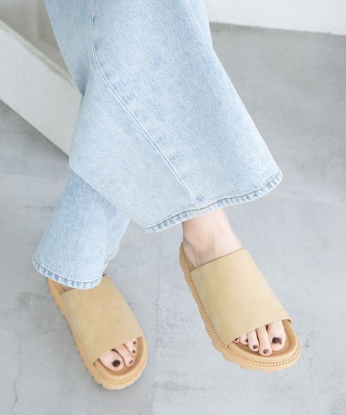 KBF（ケイビーエフ）の「フットベットフラットサンダル（サンダル・レディース・ベージュ/ブラック・36/40/38）」の5枚目の写真