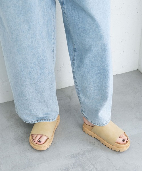 KBF（ケイビーエフ）の「フットベットフラットサンダル（サンダル・レディース・ベージュ/ブラック・36/40/38）」の6枚目の写真