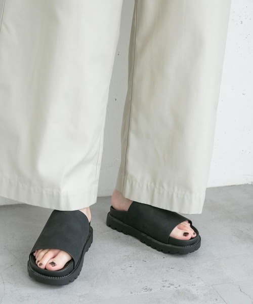 KBF（ケイビーエフ）の「フットベットフラットサンダル（サンダル・レディース・ベージュ/ブラック・36/40/38）」の12枚目の写真