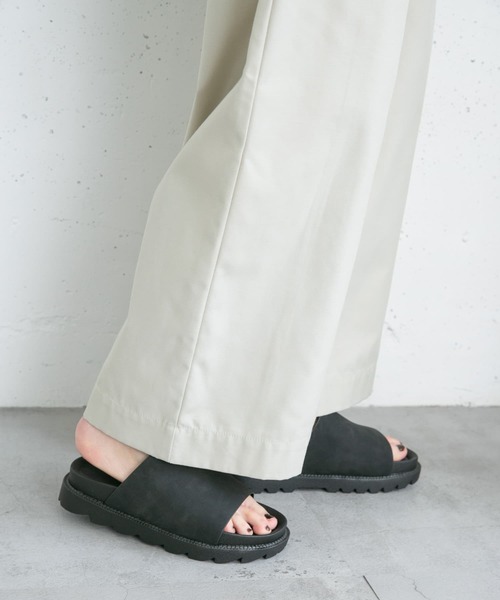 KBF（ケイビーエフ）の「フットベットフラットサンダル（サンダル・レディース・ベージュ/ブラック・36/40/38）」の13枚目の写真