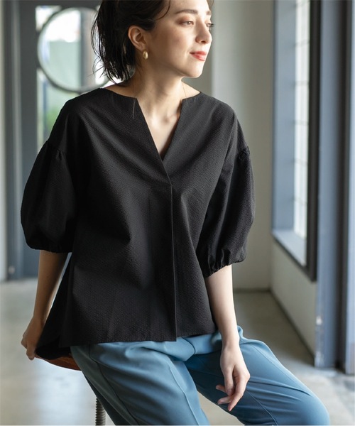 OPAQUE.CLIP（オペークドットクリップ）の「◆イージーケアサッカーストライプ スキッパーブラウス/ボリューム袖【吸水速乾/ストレッチ/洗濯機洗い可】（シャツ/ブラウス・レディース・ホワイト系5/ブルー系2/ブラック・40/38/36/42）」の21枚目の写真