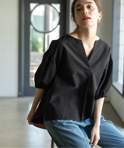 OPAQUE.CLIP（オペークドットクリップ）の「◆イージーケアサッカーストライプ スキッパーブラウス/ボリューム袖【吸水速乾/ストレッチ/洗濯機洗い可】（シャツ/ブラウス・レディース・ホワイト系5/ブルー系2/ブラック・40/38/36/42）」の19枚目の写真