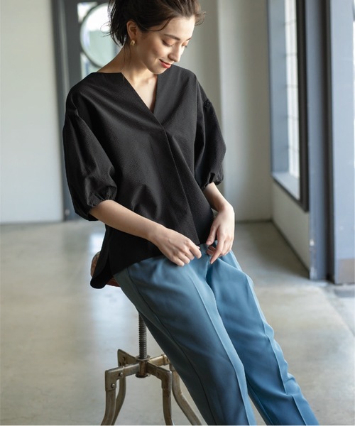 OPAQUE.CLIP（オペークドットクリップ）の「◆イージーケアサッカーストライプ スキッパーブラウス/ボリューム袖【吸水速乾/ストレッチ/洗濯機洗い可】（シャツ/ブラウス・レディース・ホワイト系5/ブルー系2/ブラック・40/38/36/42）」の16枚目の写真