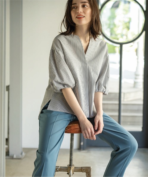 OPAQUE.CLIP（オペークドットクリップ）の「◆イージーケアサッカーストライプ スキッパーブラウス/ボリューム袖【吸水速乾/ストレッチ/洗濯機洗い可】（シャツ/ブラウス・レディース・ホワイト系5/ブルー系2/ブラック・40/38/36/42）」の12枚目の写真