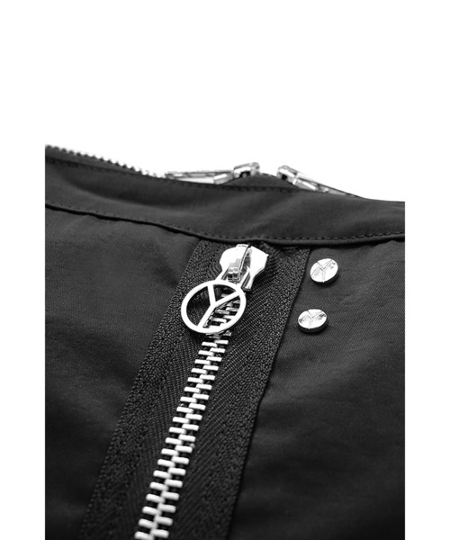 OY（オーワイ）の「『OY/オーワイ』 NYLON ZIPPER MESSANGER BAG/ナイロンZIP メッセンジャーバッグ（メッセンジャーバッグ・メンズ・ブラック・FREE）」の8枚目の写真