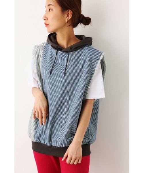 RODEO CROWNS WIDE BOWL(ロデオクラウンズワイドボウル)の「DENIM CUSTOM フードベスト(ベスト・レディース・ブルー系その他/ブルー・FREE)」の1枚目の写真