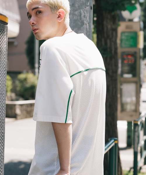 PLEASURES リビール ロゴ メッシュ オーバーサイズ Tシャツ PLEASURES（プレジャー）の「PLEASURES/プレジャーズ REVEAL