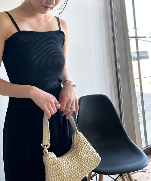 Kotoe(コトエ)の「ニットビスチェ リブニット キャミソールトップス(キャミソール・レディース・レッド/ブラック/オフホワイト/ブルー・FREE)」の5枚目の写真
