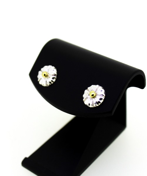 THE MILES（ザ マイルズ）の「ガレージウダガワ シルバー K18 ミニコンチョピアス （両耳用）フラワー #6（ピアス（両耳用）・メンズ・シルバー・FREE）」の6枚目の写真