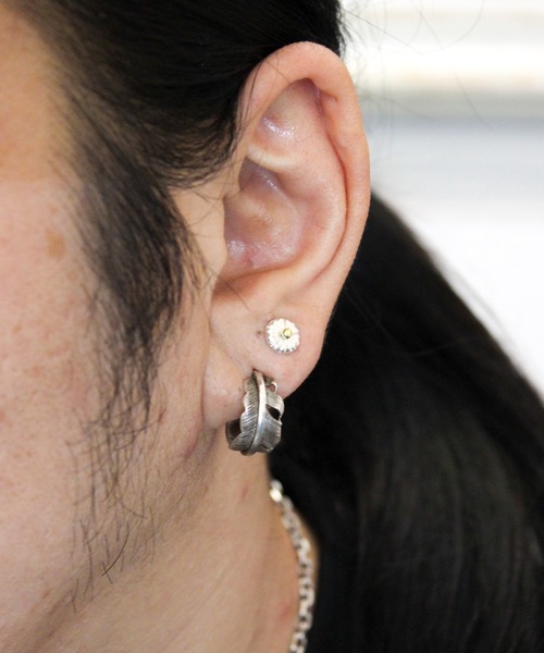 THE MILES（ザ マイルズ）の「ガレージウダガワ シルバー K18 ミニコンチョピアス （両耳用）フラワー #6（ピアス（両耳用）・メンズ・シルバー・FREE）」の5枚目の写真