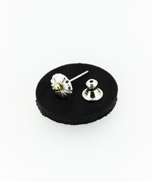 THE MILES（ザ マイルズ）の「ガレージウダガワ シルバー K18 ミニコンチョピアス （両耳用）フラワー #6（ピアス（両耳用）・メンズ・シルバー・FREE）」の3枚目の写真