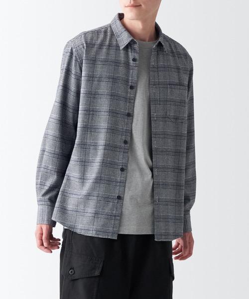 無印良品（ムジルシリョウヒン）の「両面起毛フランネル長袖シャツ（シャツ/ブラウス・メンズ・グレー系その他3/ブラウン系2/ネイビー系5/レッド系・M/S/L/XS/XL）」の2枚目の写真