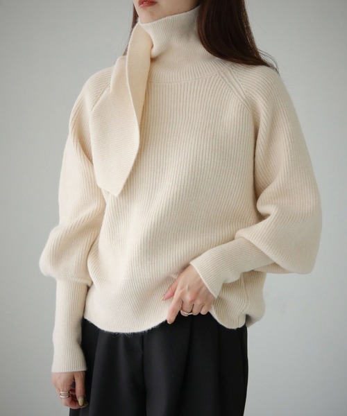 cheriella(シェリエラ)の「【cheriella】バッククロスデザインハイネックニット BACK CROSS DESIGN HIGH-NECK KNIT(ニット/セーター・レディース・パープル/ブラウン/ブルー/ブラック/アイボリー・M)」の6枚目の写真