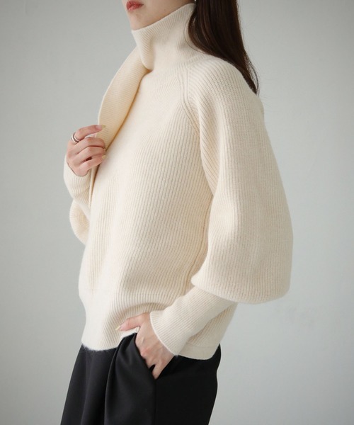 cheriella(シェリエラ)の「【cheriella】バッククロスデザインハイネックニット BACK CROSS DESIGN HIGH-NECK KNIT(ニット/セーター・レディース・パープル/ブラウン/ブルー/ブラック/アイボリー・M)」の9枚目の写真