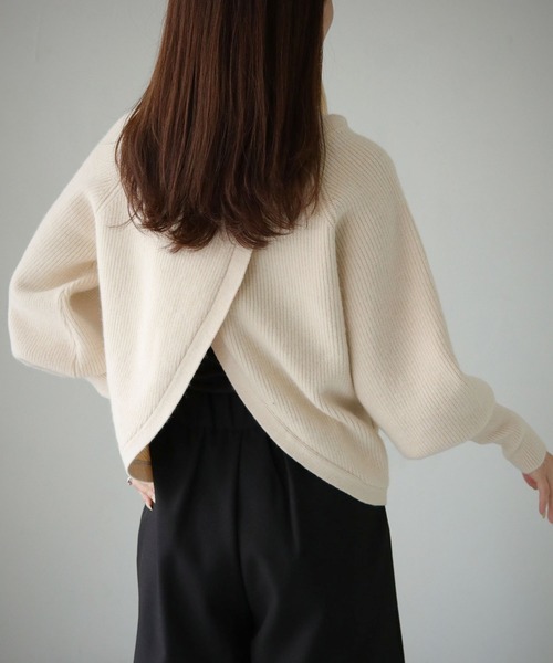 cheriella(シェリエラ)の「【cheriella】バッククロスデザインハイネックニット BACK CROSS DESIGN HIGH-NECK KNIT(ニット/セーター・レディース・パープル/ブラウン/ブルー/ブラック/アイボリー・M)」の11枚目の写真