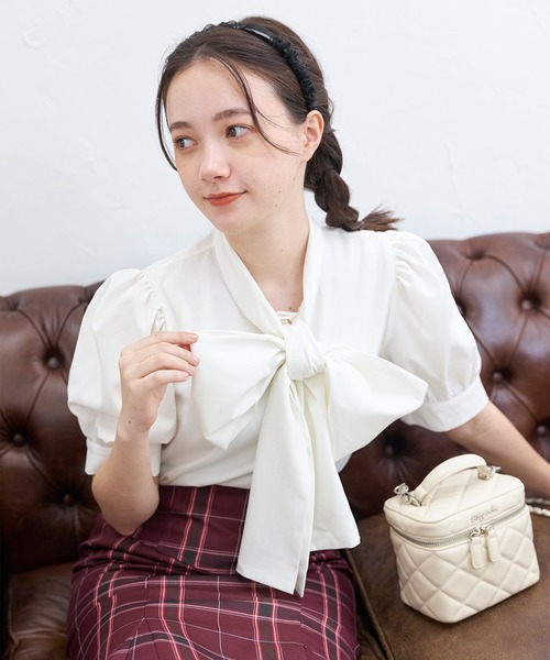 cadune バルーン　ブラウス　トップス　リボン　綺麗　ホワイト　コーデ CADUNE（カデュネ）の「バルーンチュニックブラウス（シャツ