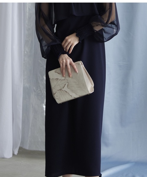 Cupid Heart(キューピッドハート)の「【Cupid Heart】結婚式bag!リーフ柄ジャガードクラッチバッグ(クラッチバッグ・レディース・グレー/ベージュ/ブラック・MEDIUM)」の4枚目の写真