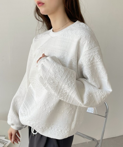 Eclat one（エクラワン）の「幾何学柄 エンボス 裾ドロスト プルオーバー（スウェット・レディース・ブラック/グレー/オフホワイト/ブルー・FREE）」の18枚目の写真